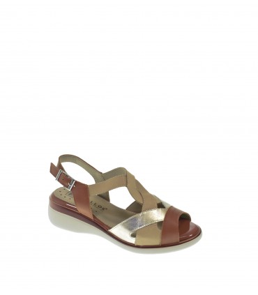 SANDALIA CUÑA PITILLOS TAUPE
