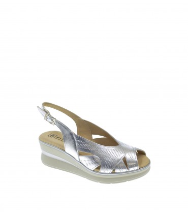 SANDALIA CUÑA PITILLOS PLATA