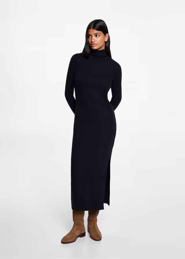 Vestido de punto midi con botas camperas